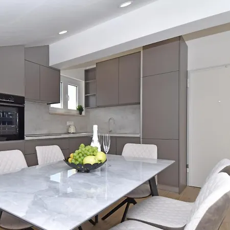 Luxury Luna Apartamento Tučepi